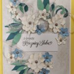 kartka okolicznościowa z niebieskimi kwiatami z okazji rocznicy ślubu