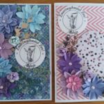 dwie kartki wielkanocne wykonane techniką scrapbookingu z niebieskim tłem i jasnymi jajkami ozdobione błękitnymi kwiatkami