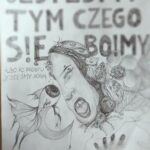 zdjęcie przedstawia pracę plastyczną narysowaną kredkami, przedstawiającą portret uczennicy z napisanym hasłem jesteśmy tym czego się boimy albo po prostu jesteśmy sobą