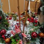 dekoracja bożonarodzeniowa z mikołajkami