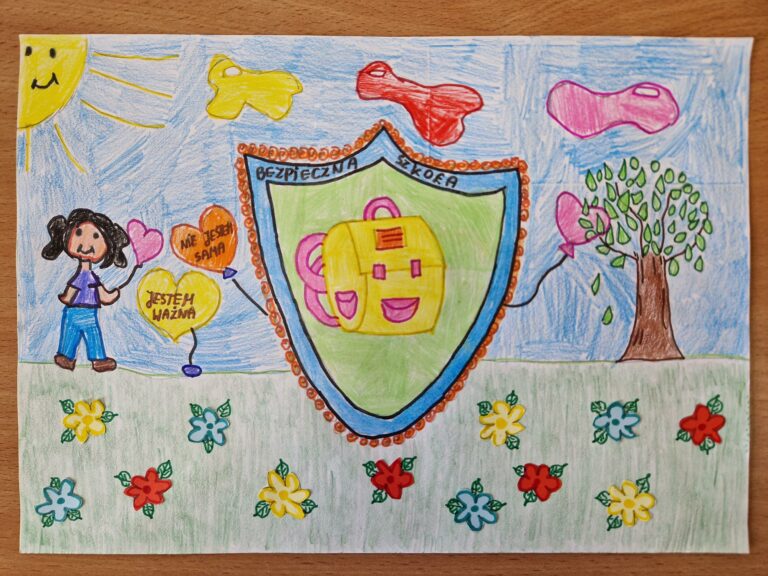 praca plastyczna wykonana przez ucznia przedstawia kolorową tarczą szkolną z plecakiem